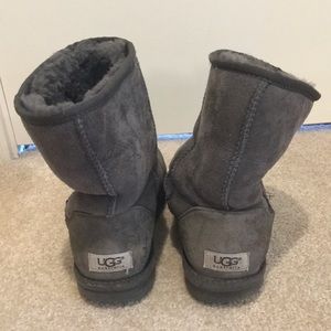 Grey UGG’s